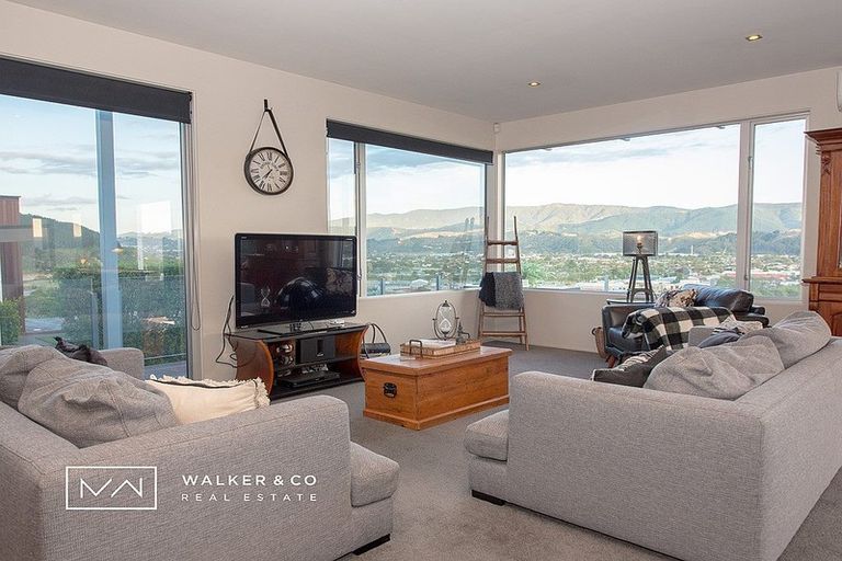 Photo of property in 17a Riverstone Drive, Riverstone Terraces, Upper Hutt, 5018