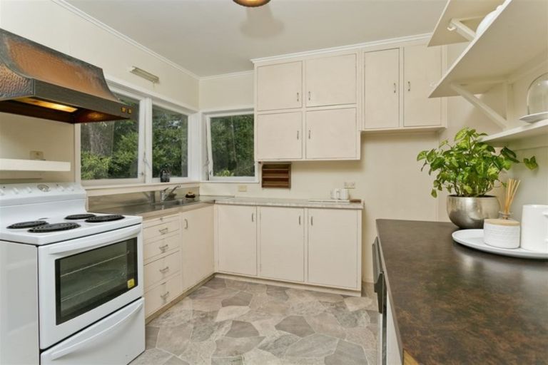 Photo of property in 2/10 Nea Place, Hillcrest, Auckland, 0627