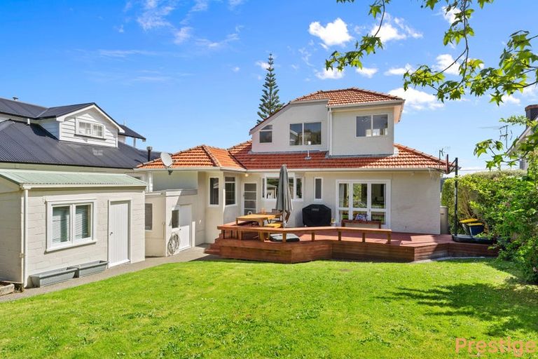 Photo of property in 43 Palmerston Road, Birkenhead, Auckland, 0626