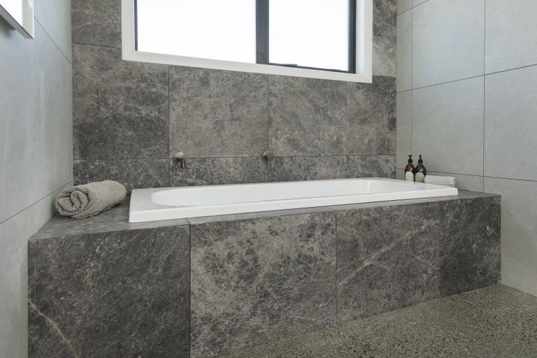 Photo of property in 3 Makakahi Street, Lytton West, 4071