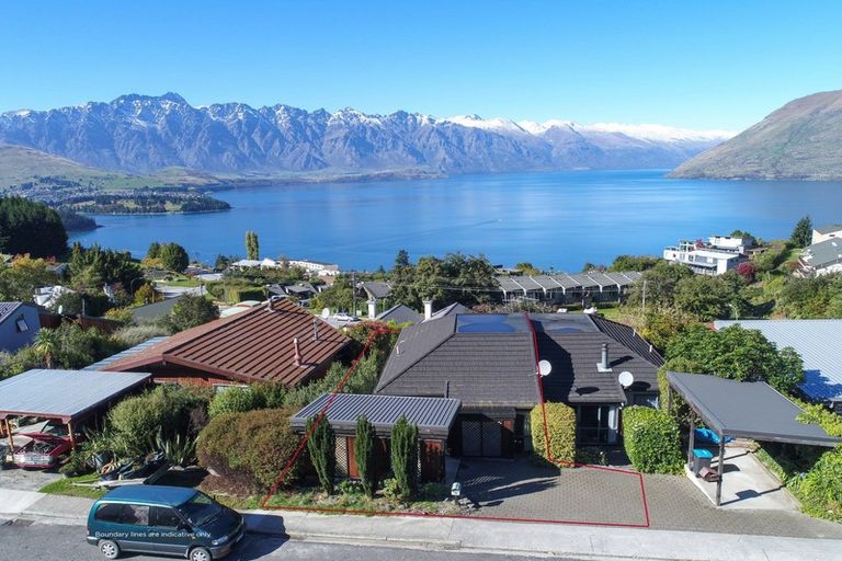 Photo of property in 49b Wynyard Crescent, Fernhill, Queenstown, 9300