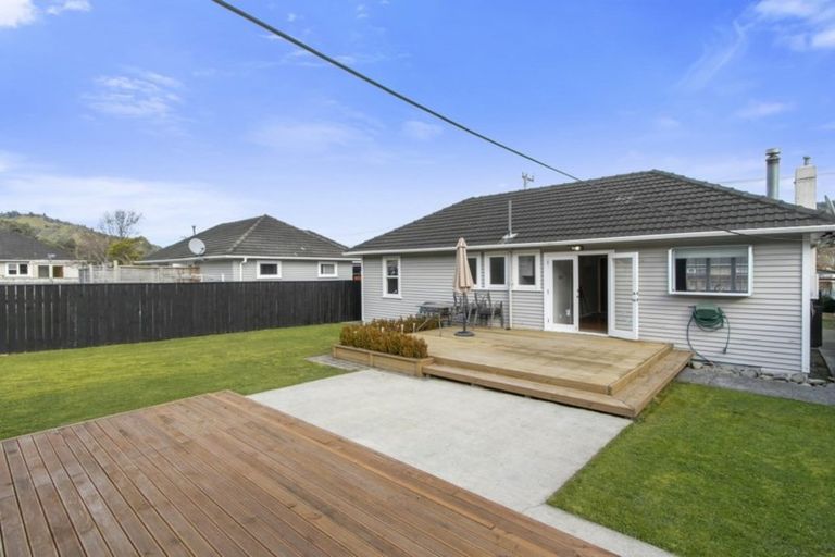 Photo of property in 44 Bull Avenue, Wainuiomata, Lower Hutt, 5014