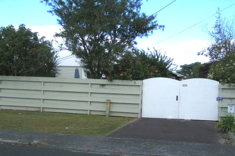 Photo of property in 6 Raines Avenue, Forrest Hill, Auckland, 0620