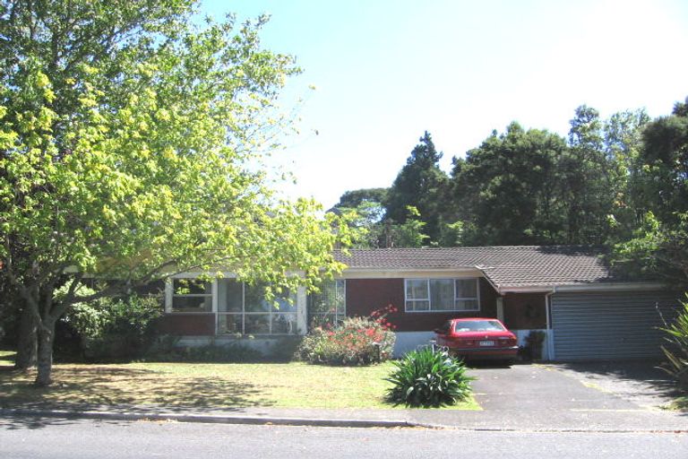 Photo of property in 5 Easton Park Parade, Glenfield, Auckland, 0629