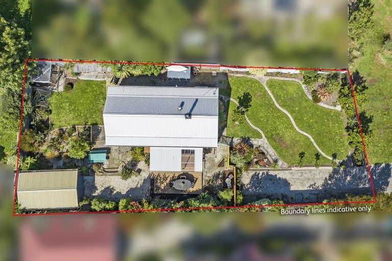 Photo of property in 16 Ensors Place, Waikuku Beach, 7402