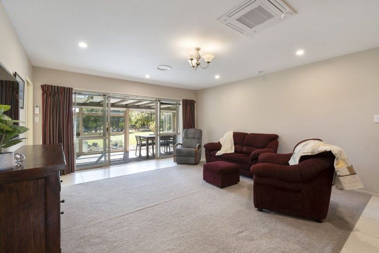 Photo of property in 98 Polson Hill Drive, Aokautere, Palmerston North, 4471