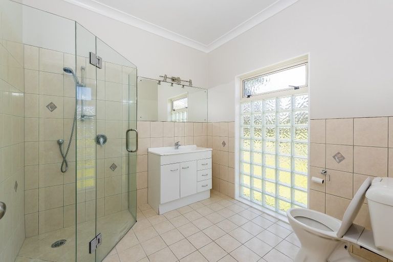 Photo of property in 154 Boord Crescent, Kumeu, 0891