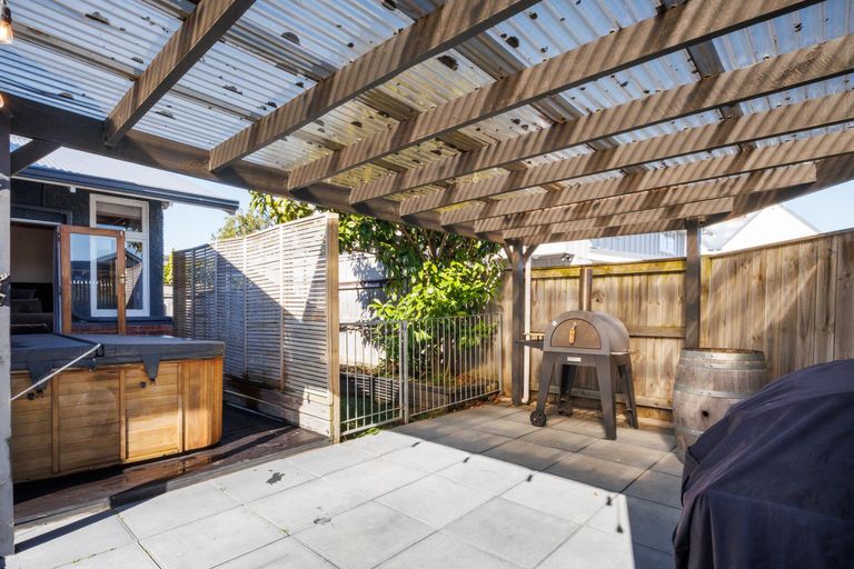 Photo of property in 116 Heretaunga Street, Palmerston North, 4414