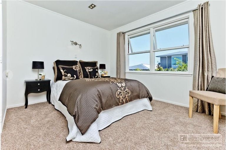 Photo of property in 2/4 Kowhai Road, Campbells Bay, Auckland, 0630