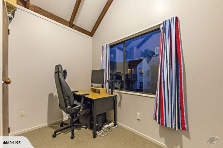 Photo of property in 17 Banyan Drive, Totara Heights, Auckland, 2105