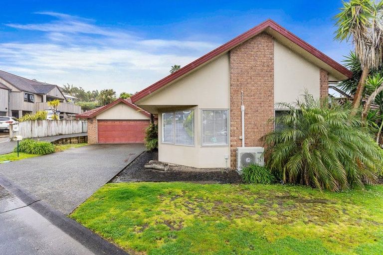 Photo of property in 1/40 Esther Place, Red Beach, 0932