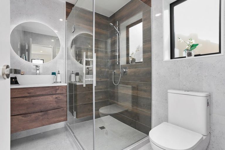 Photo of property in 85b Lake Panorama Drive, Henderson Valley, Auckland, 0614