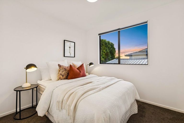 Photo of property in 2/4 Myna Place, Weymouth, Auckland, 2103