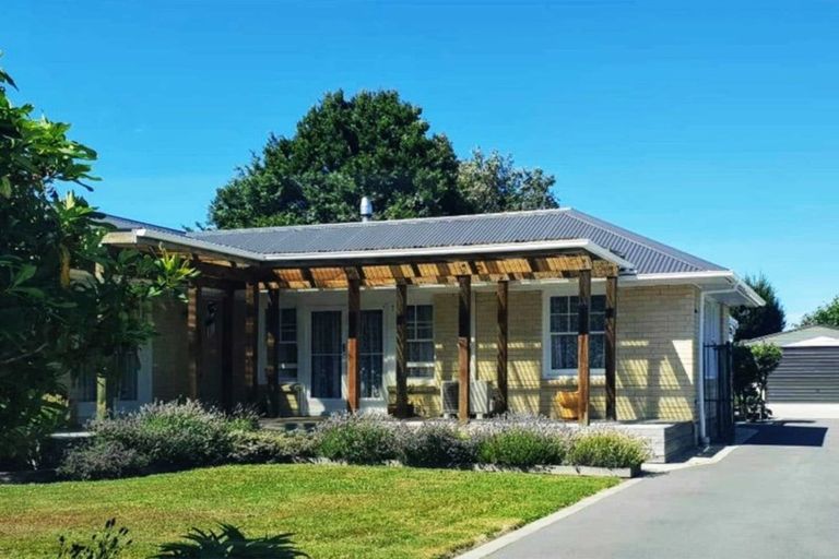 Photo of property in 25 Englefield Road, Belfast, Christchurch, 8051