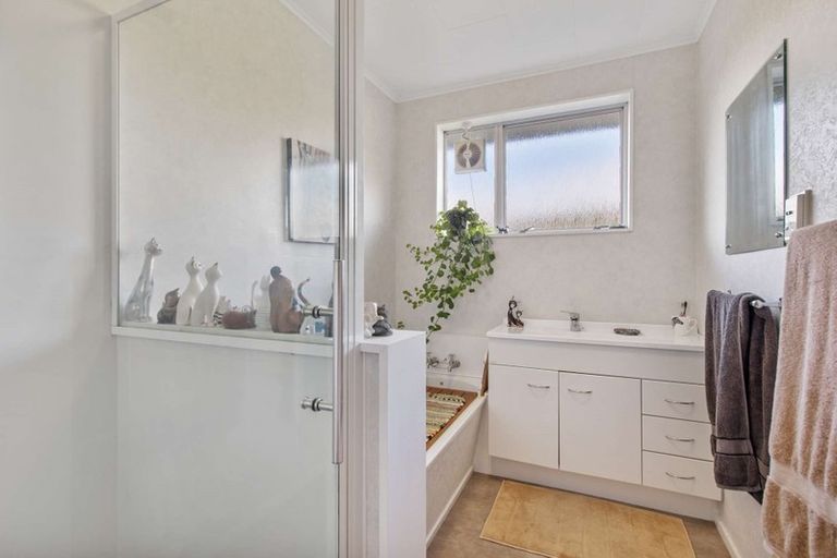 Photo of property in 2/57 Sunbrae Drive, Silverstream, Upper Hutt, 5019