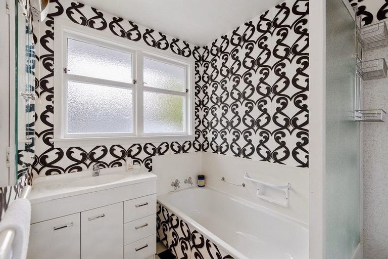 Photo of property in 2/98 Office Road, Merivale, Christchurch, 8014