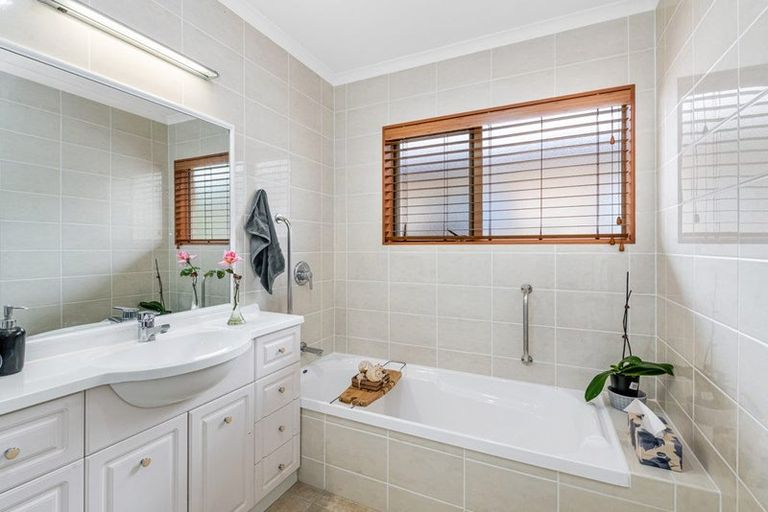 Photo of property in 47 Red Hibiscus Road, Stanmore Bay, Whangaparaoa, 0932