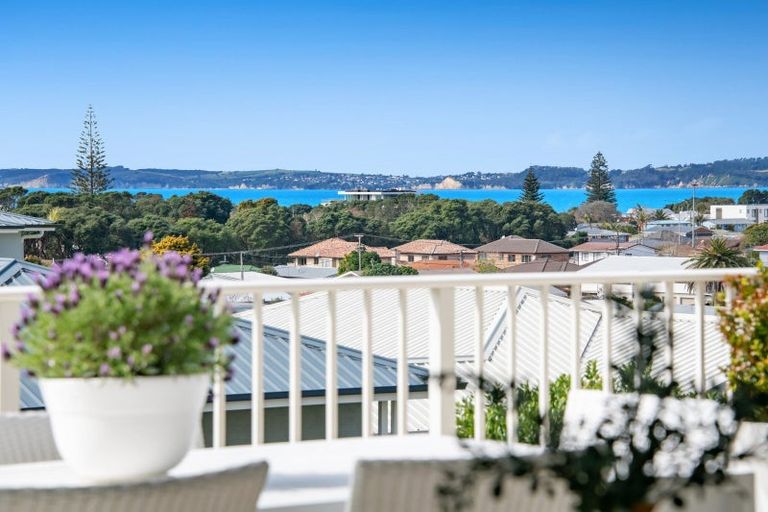 Photo of property in 9 Landmark Terrace, Orewa, 0931