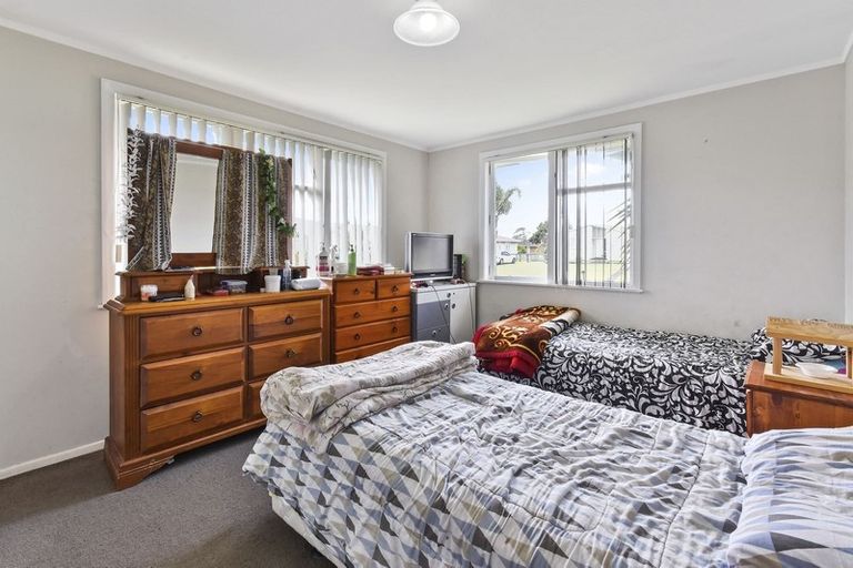 Photo of property in 16 Courtenay Crescent, Mangere East, Auckland, 2024
