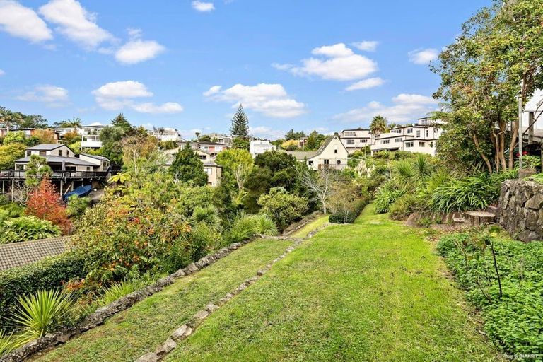 Photo of property in 5 Elizabeth Place, Mairangi Bay, Auckland, 0630