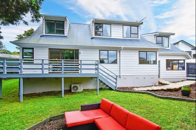 Photo of property in 46 Kingsclere Place, Goodwood Heights, Auckland, 2105