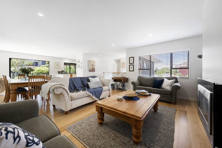 Photo of property in 1/16 Channel View Road, Campbells Bay, Auckland, 0630