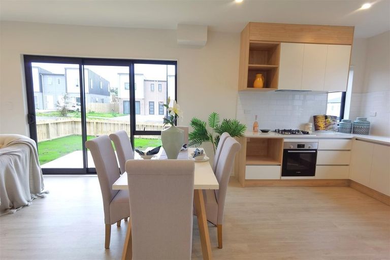 Photo of property in 2 Poruru Close, Papakura, 2110