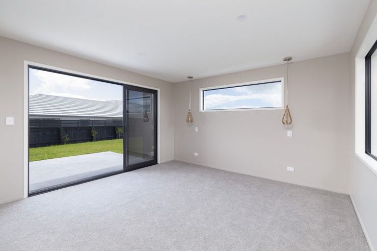 Photo of property in 2 Marsden Place, Hurworth, New Plymouth, 4310