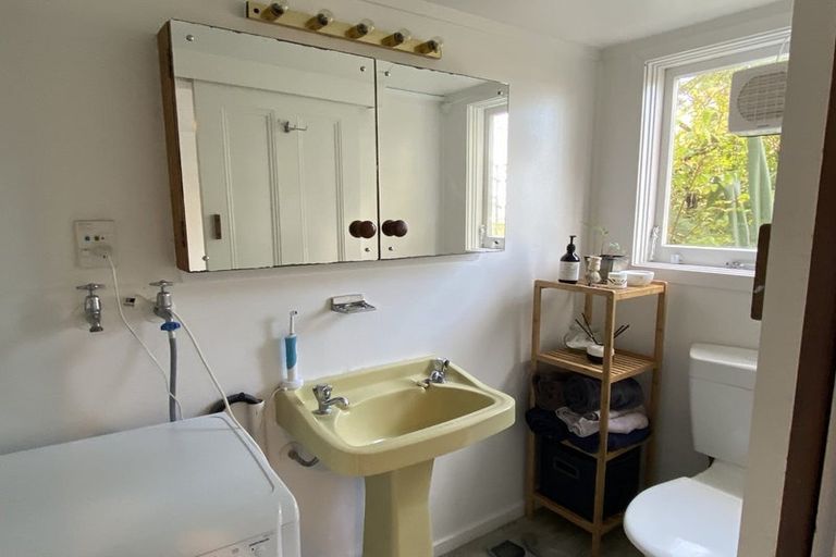 Photo of property in 74 Fairlie Terrace, Kelburn, Wellington, 6021