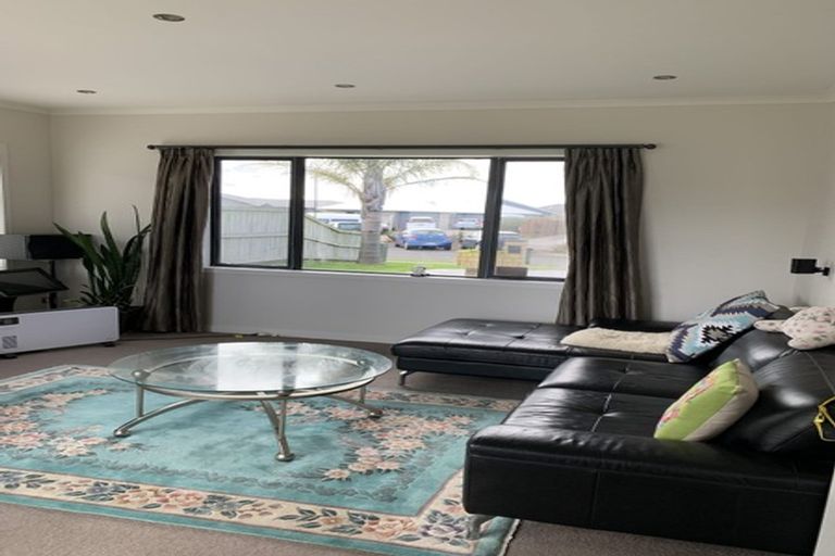 Photo of property in 37 Piwakawaka Court, Rototuna North, Hamilton, 3210