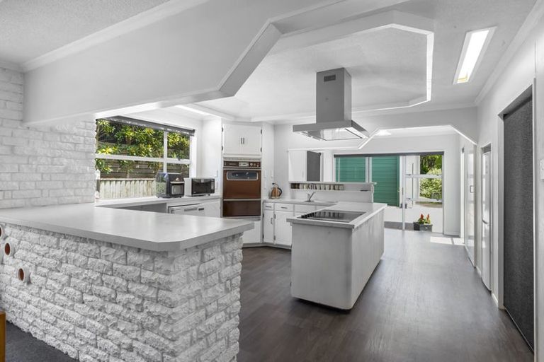 Photo of property in 14 Peace Avenue, Moturoa, New Plymouth, 4310