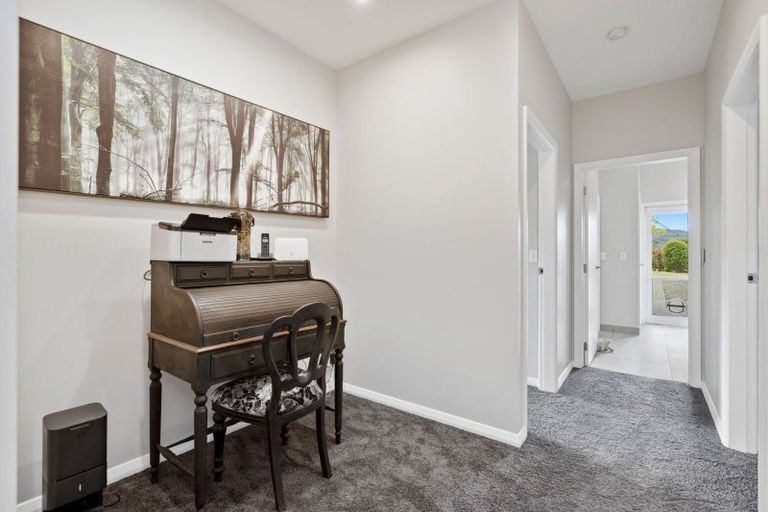 Photo of property in 14 Summerfield Way, Parahaki, Whangarei, 0112