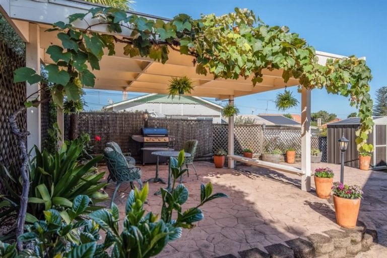 Photo of property in 5 Karaka Street, Helensville, 0800