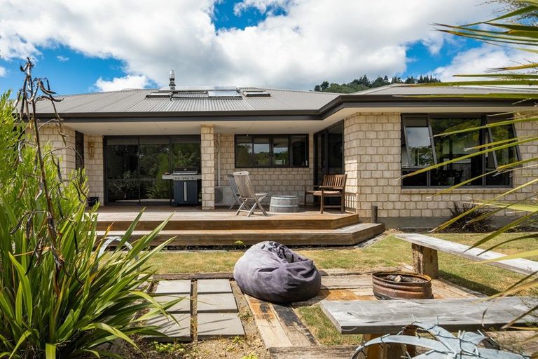 Photo of property in 12 Weka Place, Picton, 7220