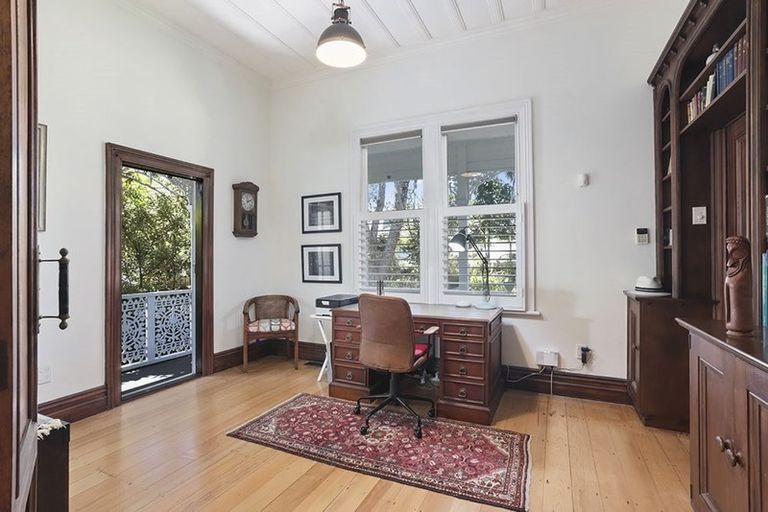 Photo of property in 12 Maritime Terrace, Birkenhead, Auckland, 0626