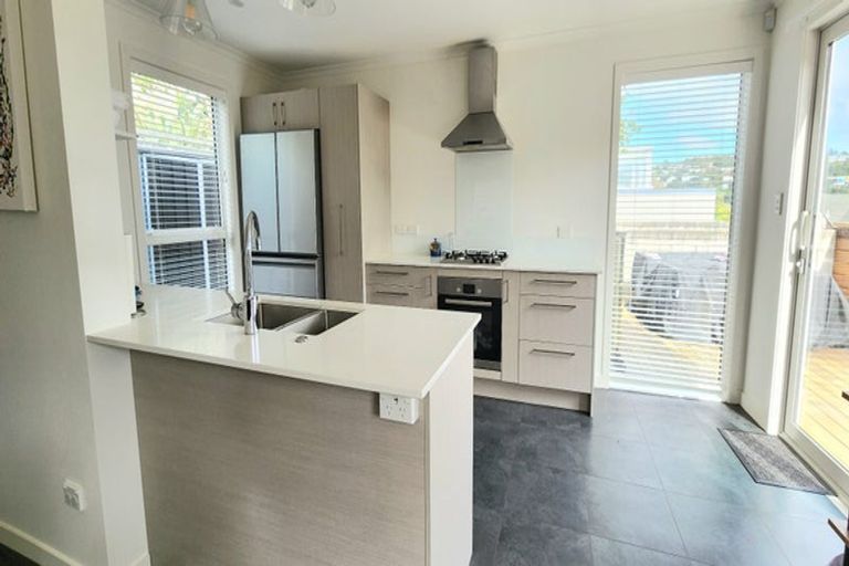 Photo of property in 33 Petherick Crescent, Johnsonville, Wellington, 6037