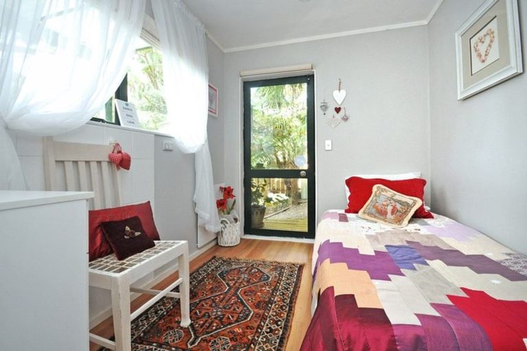 Photo of property in 1/13 Fernwood Grove, Bayview, Auckland, 0629