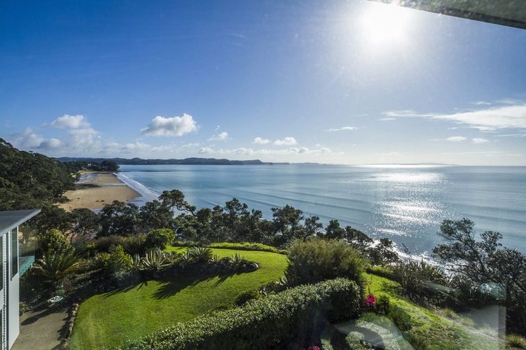 Photo of property in 31 Chelverton Terrace, Red Beach, 0932