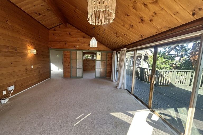 Photo of property in 104 Winara Avenue, Waikanae, 5036