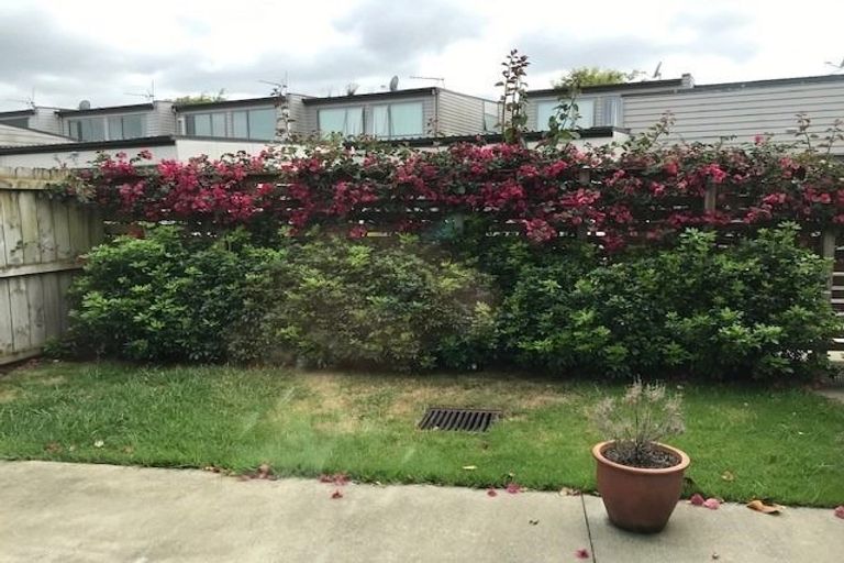 Photo of property in 15 Arion Road, Takanini, 2112