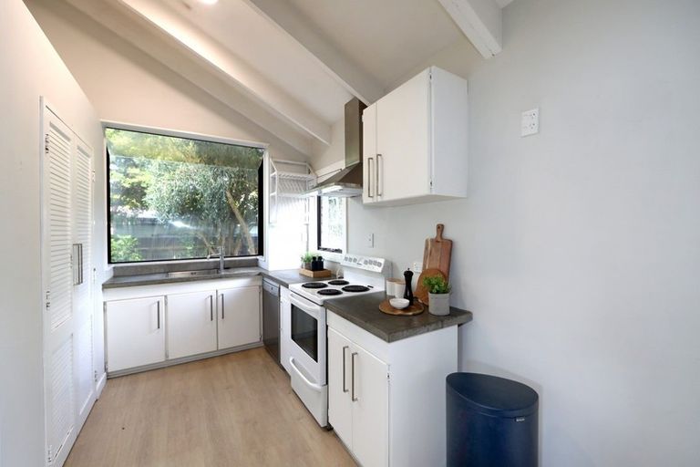 Photo of property in 9 Redwood Place, Te Awanga, 4102