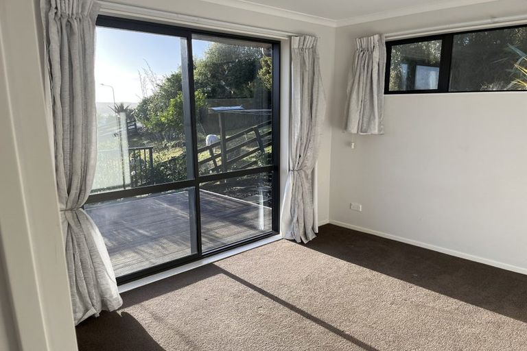 Photo of property in 20 Roberts Road, Matakatia, Whangaparaoa, 0930