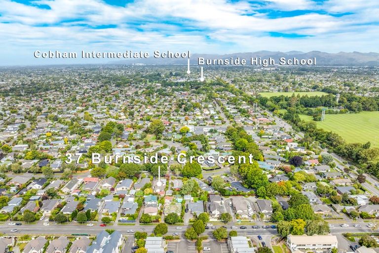 Photo of property in 37 Burnside Crescent, Burnside, Christchurch, 8053