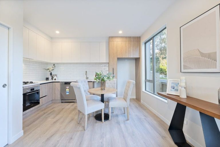 Photo of property in 2/5 Hereford Street, Te Atatu Peninsula, Auckland, 0610