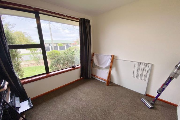 Photo of property in 15 Oldwood Street, Bishopdale, Christchurch, 8053