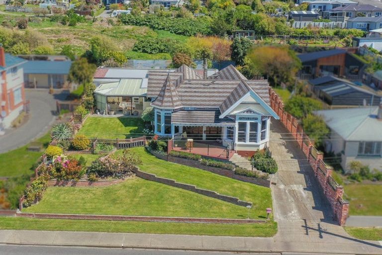 Photo of property in 160 Marine Parade, Bluff, 9814