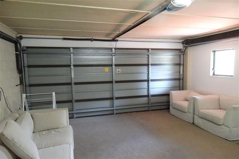 Photo of property in 23 Heaton Grove, Chatswood, Auckland, 0626