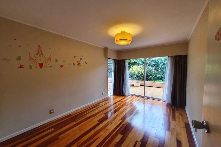 Photo of property in 19 Downsview Road, Pakuranga Heights, Auckland, 2010