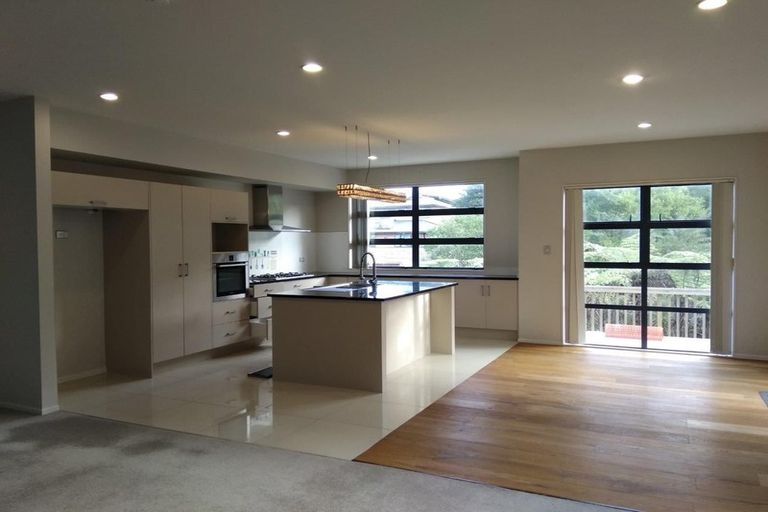 Photo of property in 21 Zara Court, Windsor Park, Auckland, 0632