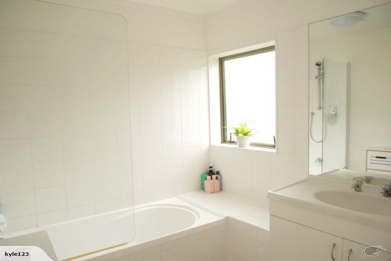 Photo of property in The Haven, 41/120 Beach Haven Road, Beach Haven, Auckland, 0626